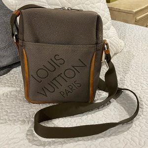 🌸SALE🌸Authentic LOUIS VUITTON CROSSBODY